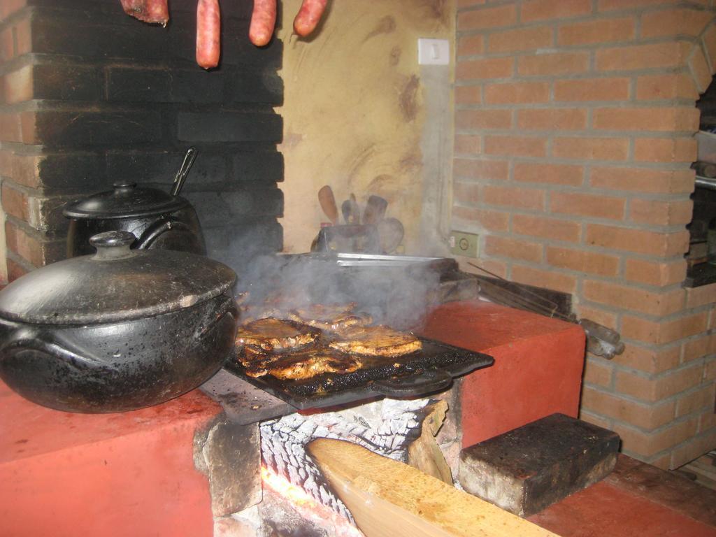 Pousada Recanto Dos Pinheiros Pilar do Sul ภายนอก รูปภาพ